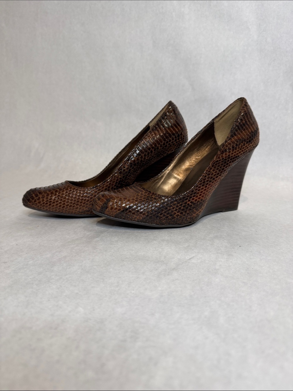 Max Studio Brown Snakeskin Wedge Pumps